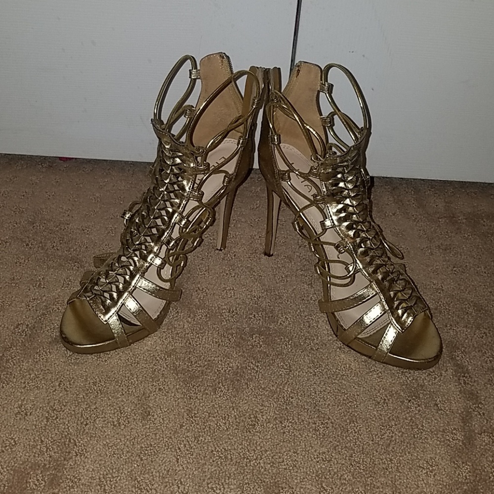 Pumps - Picture 2 of 3